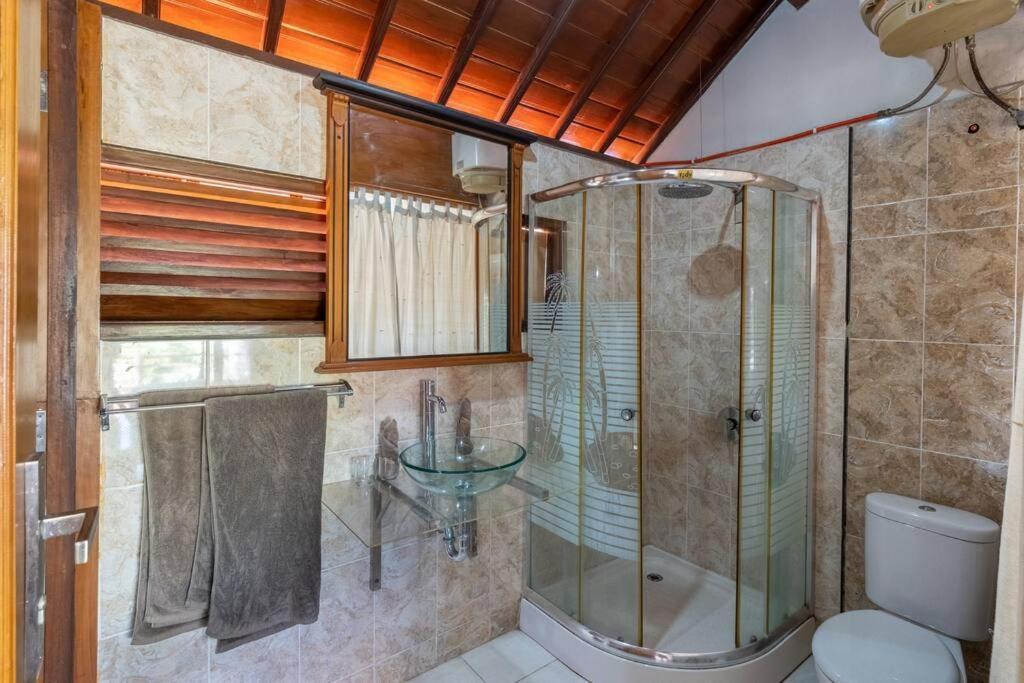 Private 3 Bedroom Villas, 5 Mnt To *